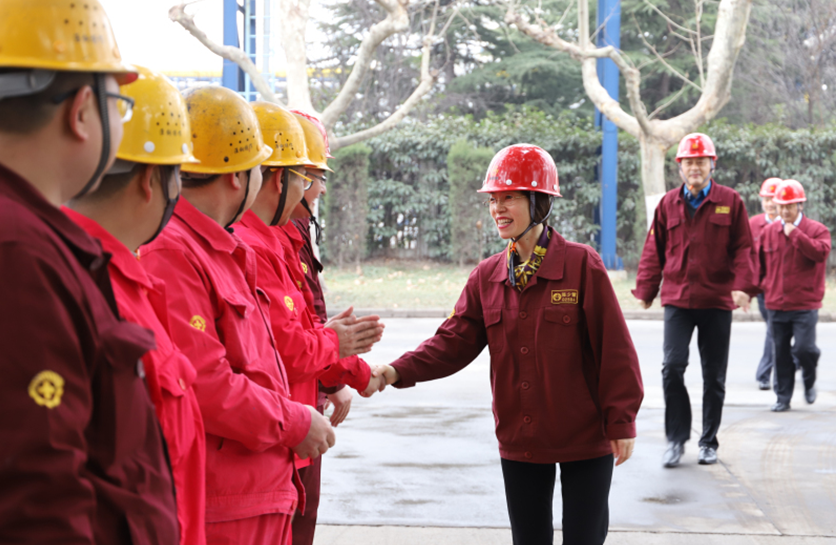 公司董事長陳少慧率隊慰問一線職工